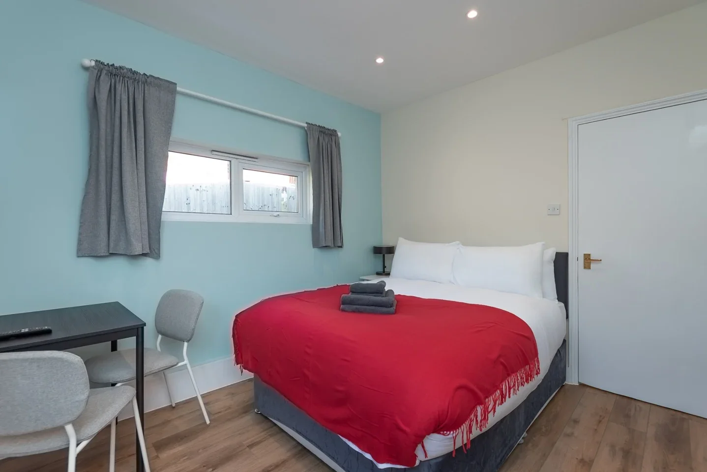 Flat Bournevale Road in Greater London