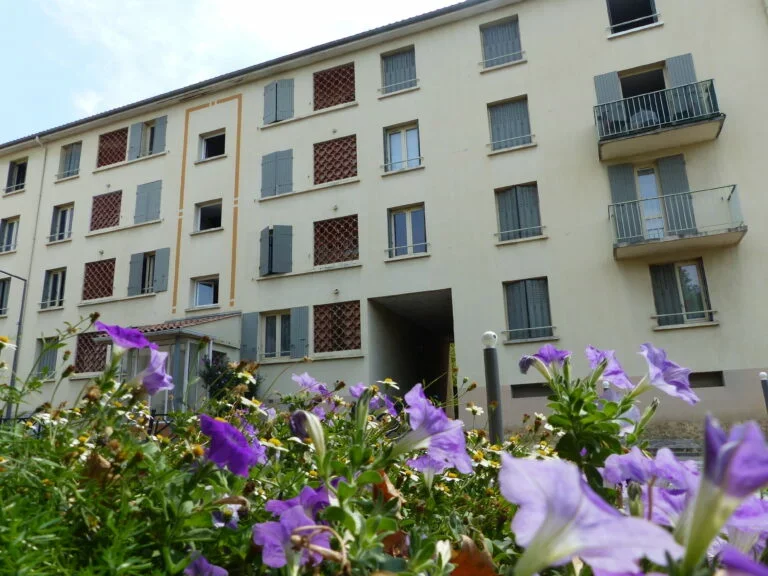 Flat Boulevard Irène et Frédéric Joliot-Curie in Saint-Paul-Trois-Châteaux