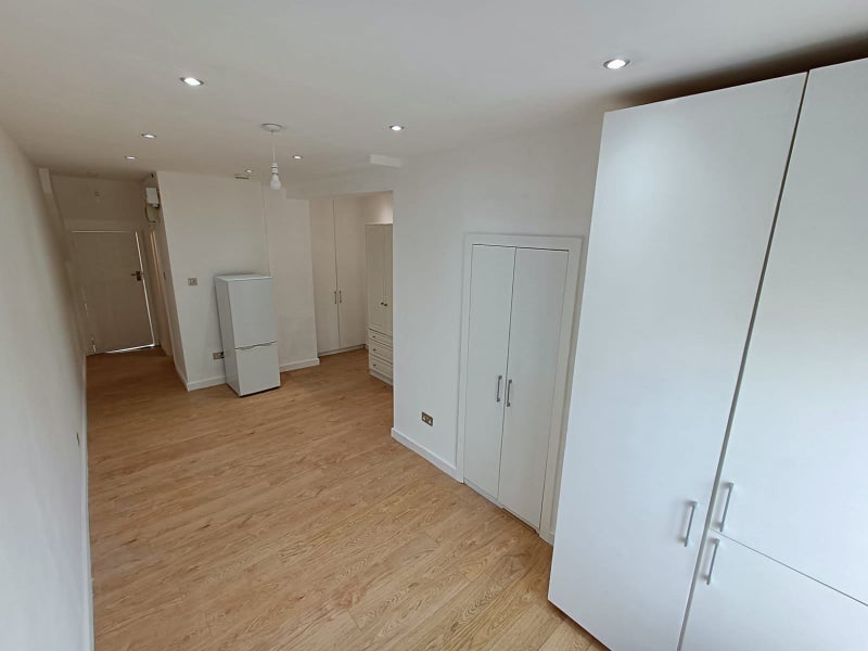 Room Addington Drive in Greater London