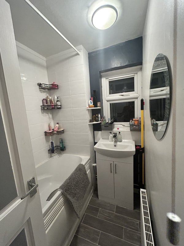 Room Honeybourne Close in Halesowen