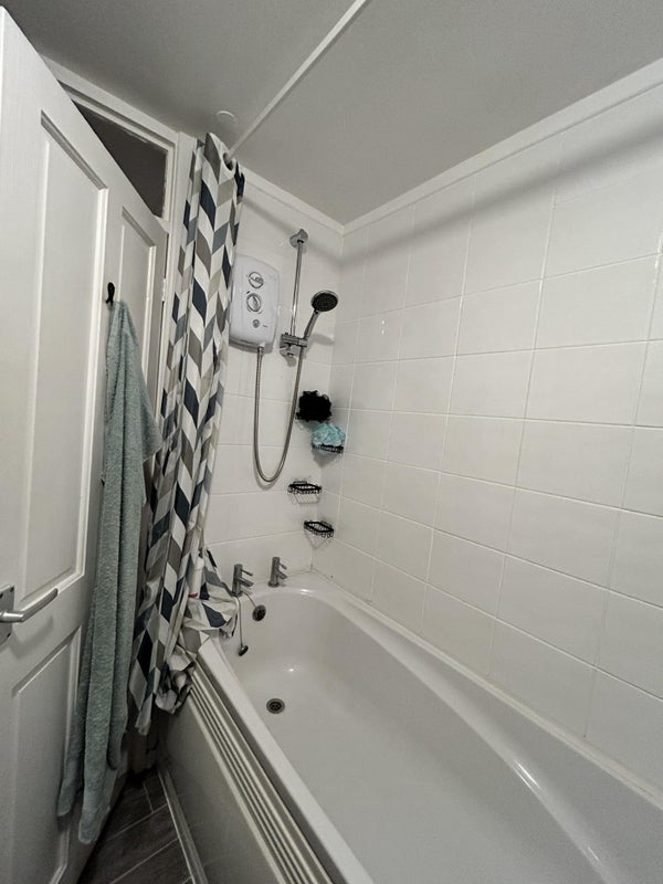 Room Honeybourne Close in Halesowen