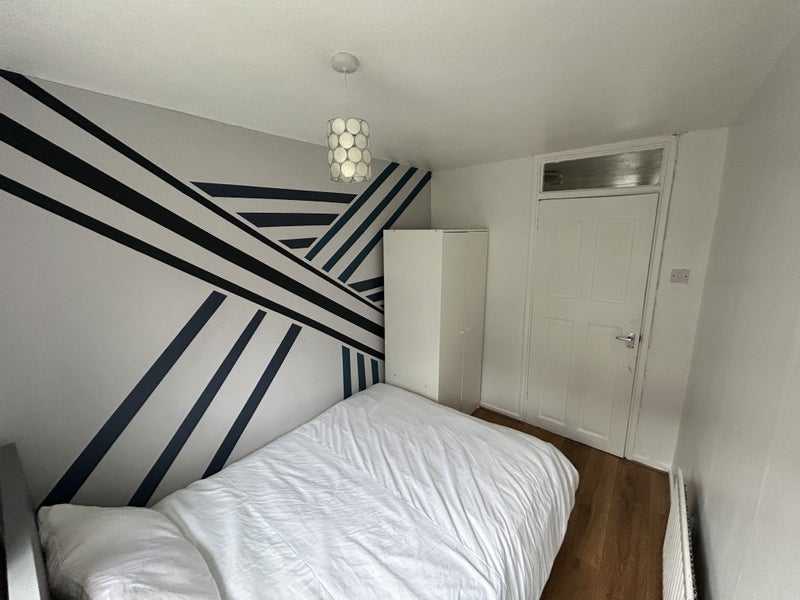 Room Honeybourne Close in Halesowen