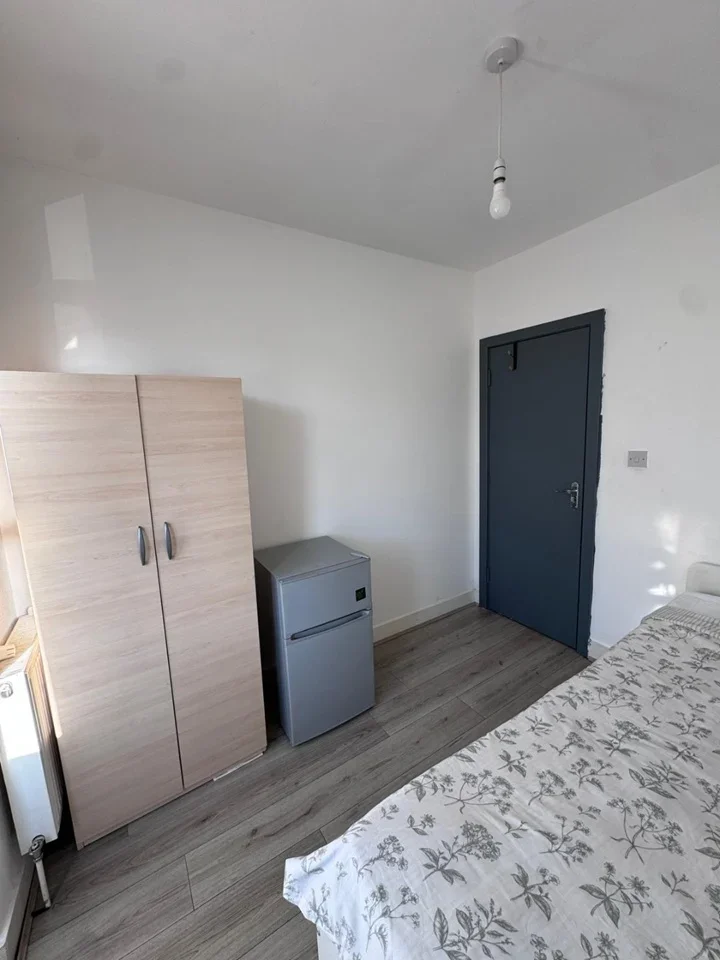 Room Brantwood Road in Greater London