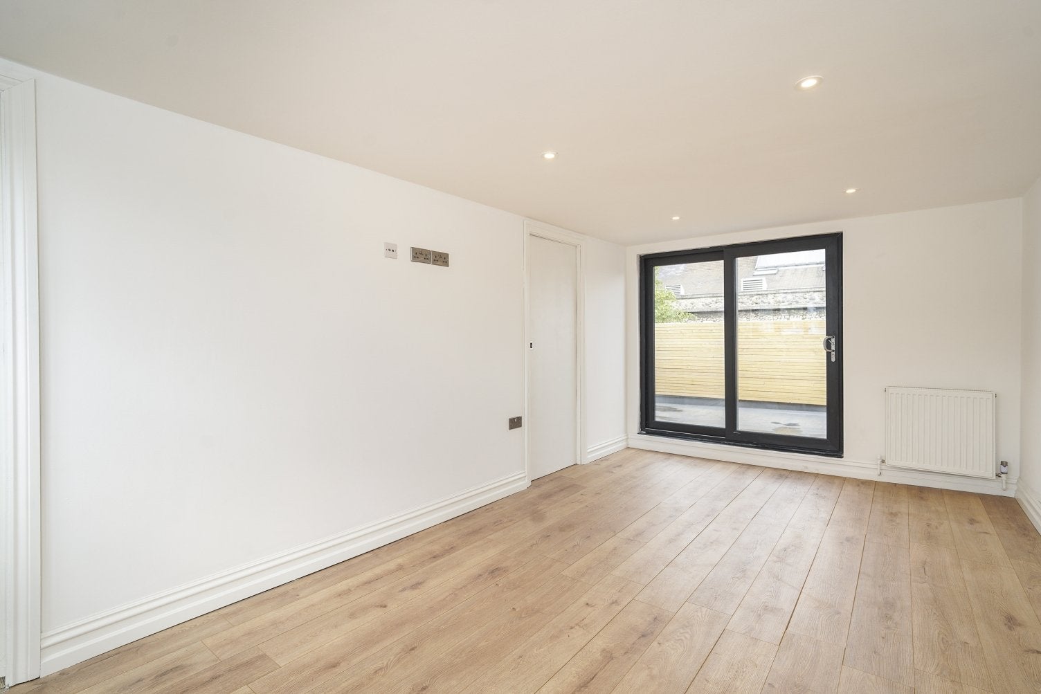 Flat Walnut Tree Road in Greater London