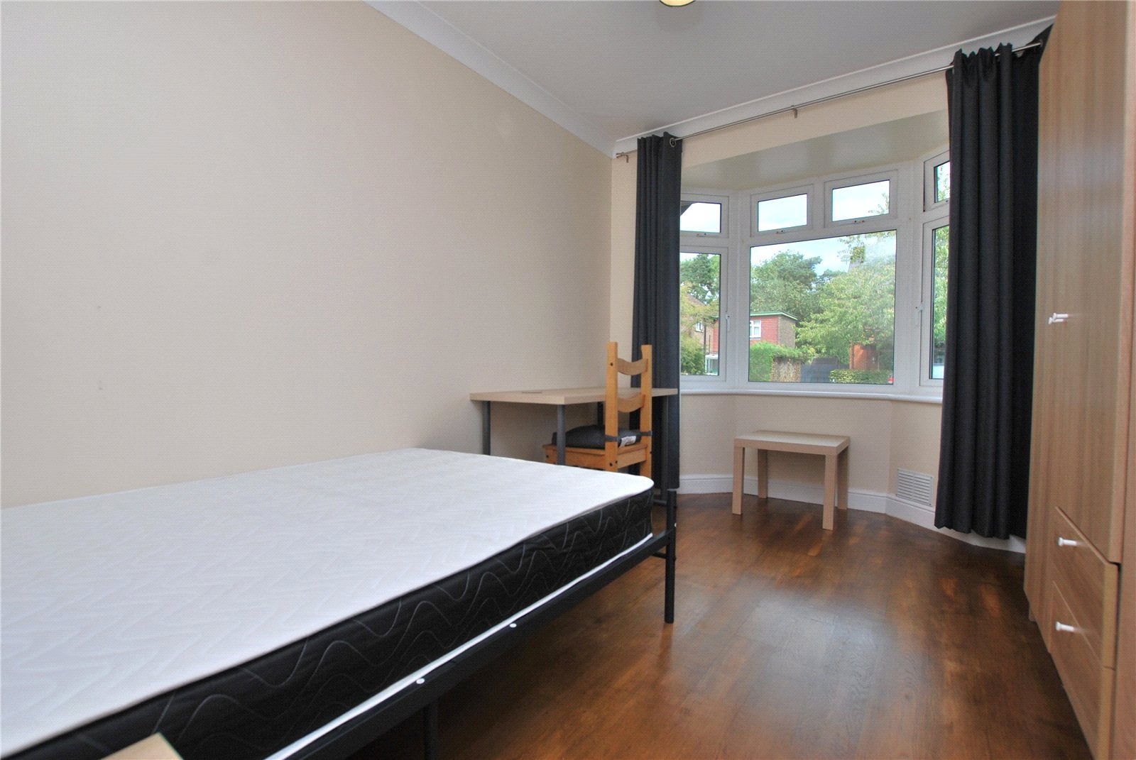 Room Tylehost in Guildford