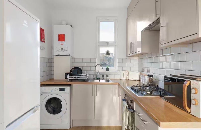 Flat Plashet Grove in Greater London