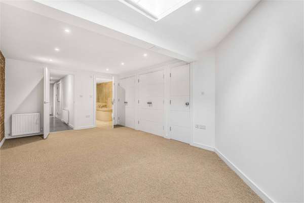 House Elm Grove in Greater London