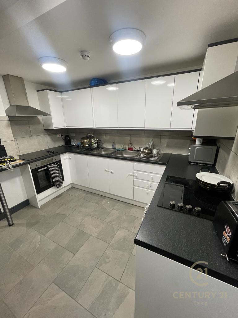 Room Adelphi Crescent in Greater London
