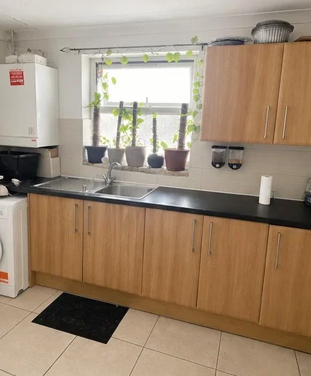 Room High Road in Greater London