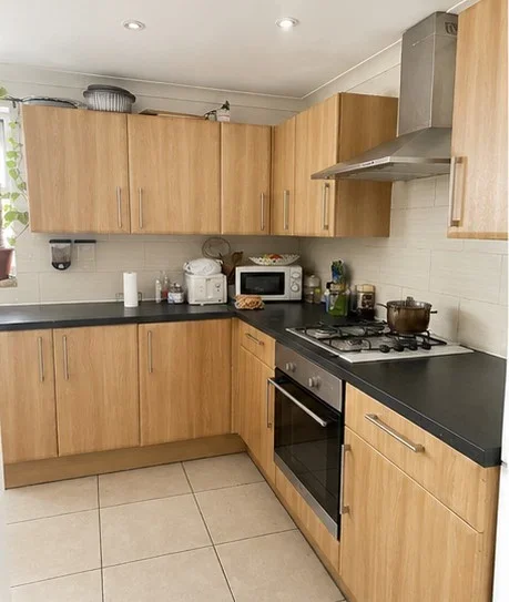Room High Road in Greater London