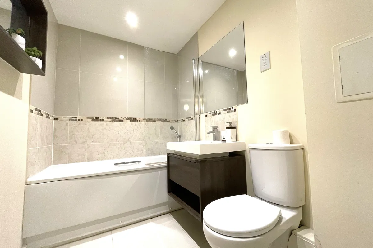 Flat Cezanne Road in Watford