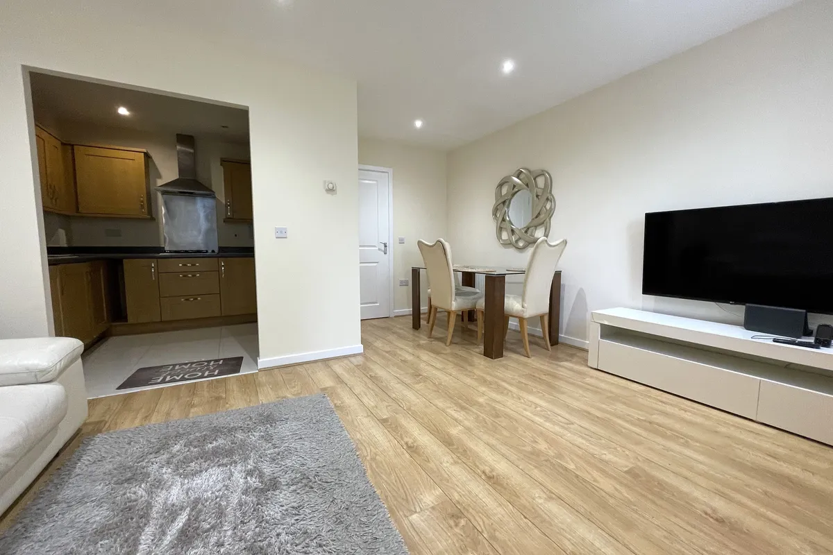 Flat Cezanne Road in Watford