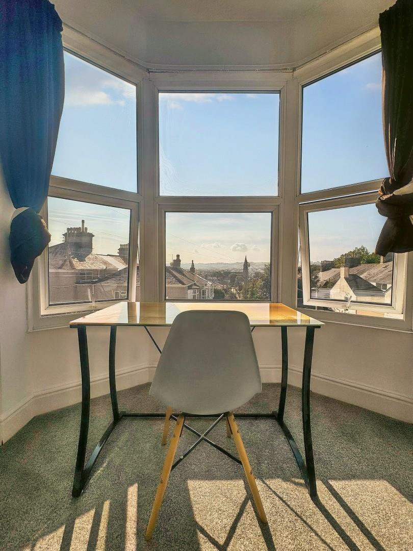 Room Lipson Road in Plymouth