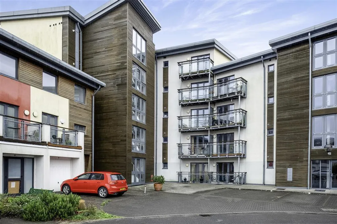 Flat St Stephens Court in Swansea