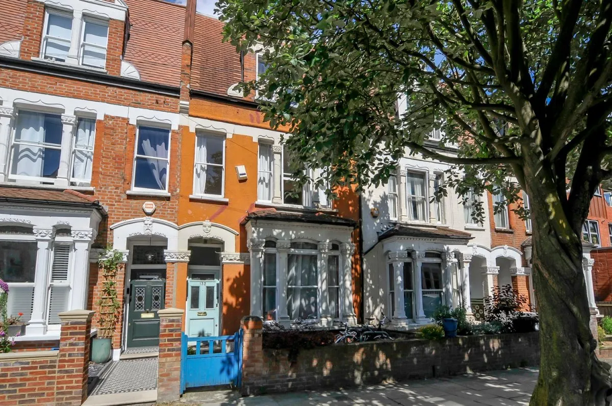 Flat Clissold Crescent in Greater London