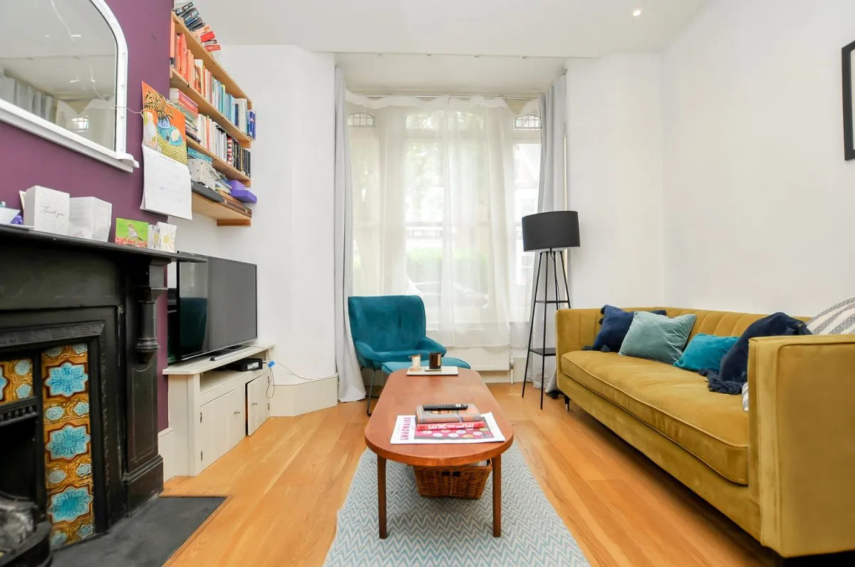 Flat Clissold Crescent in Greater London
