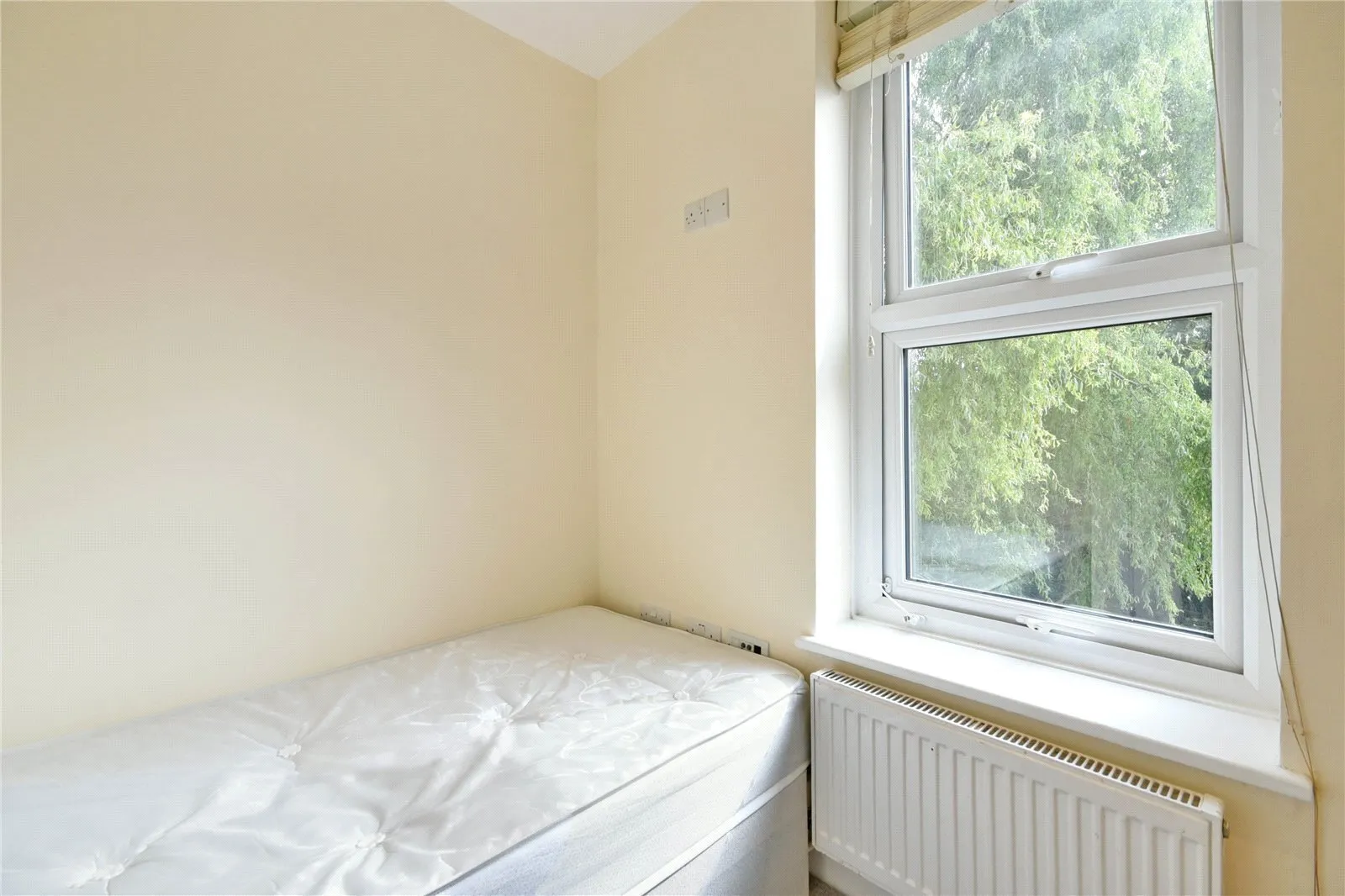 Flat Iverson Road in Greater London