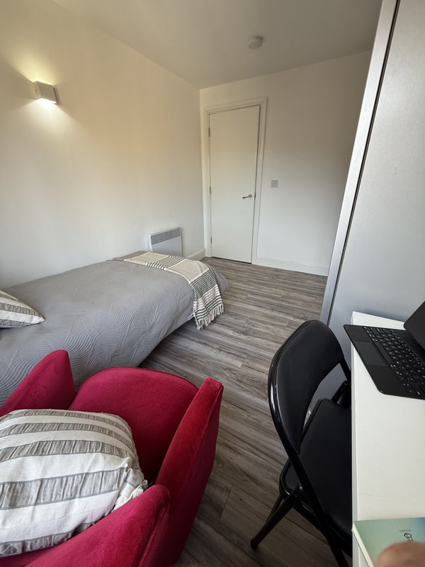 Room Coke Street in Greater London
