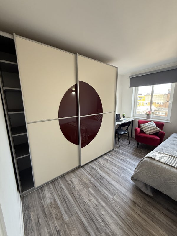 Room Coke Street in Greater London