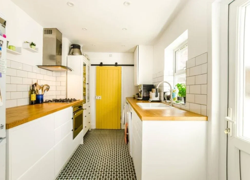 Room White Road in Greater London