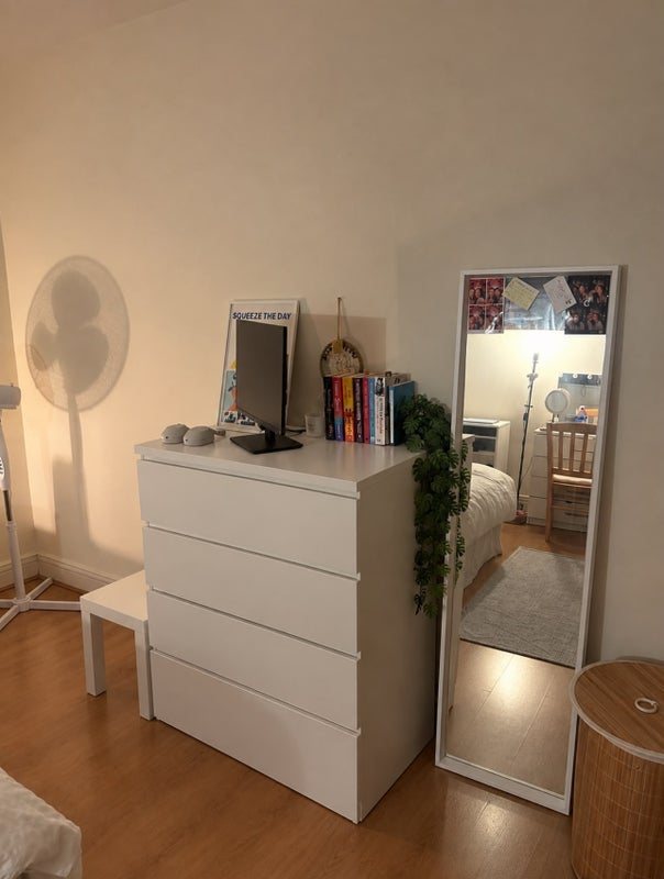 Room Rosemont Road in Greater London