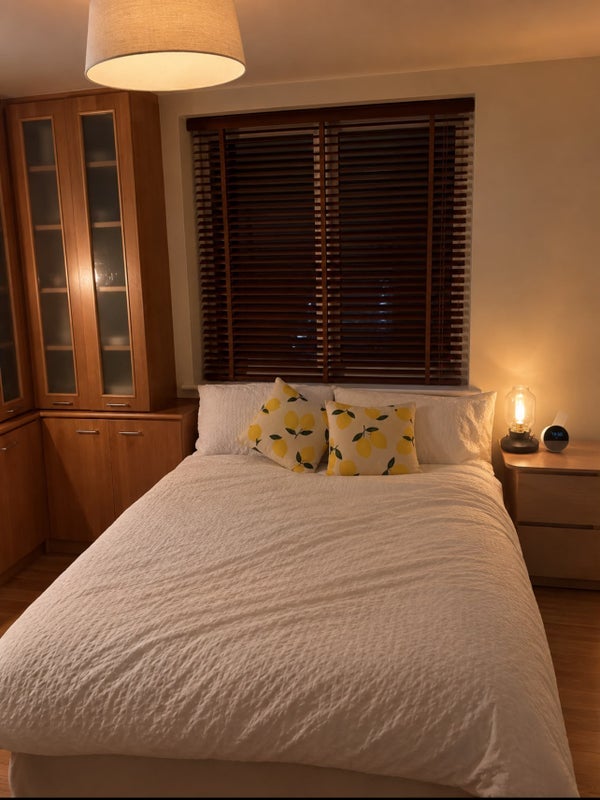 Room Rosemont Road in Greater London