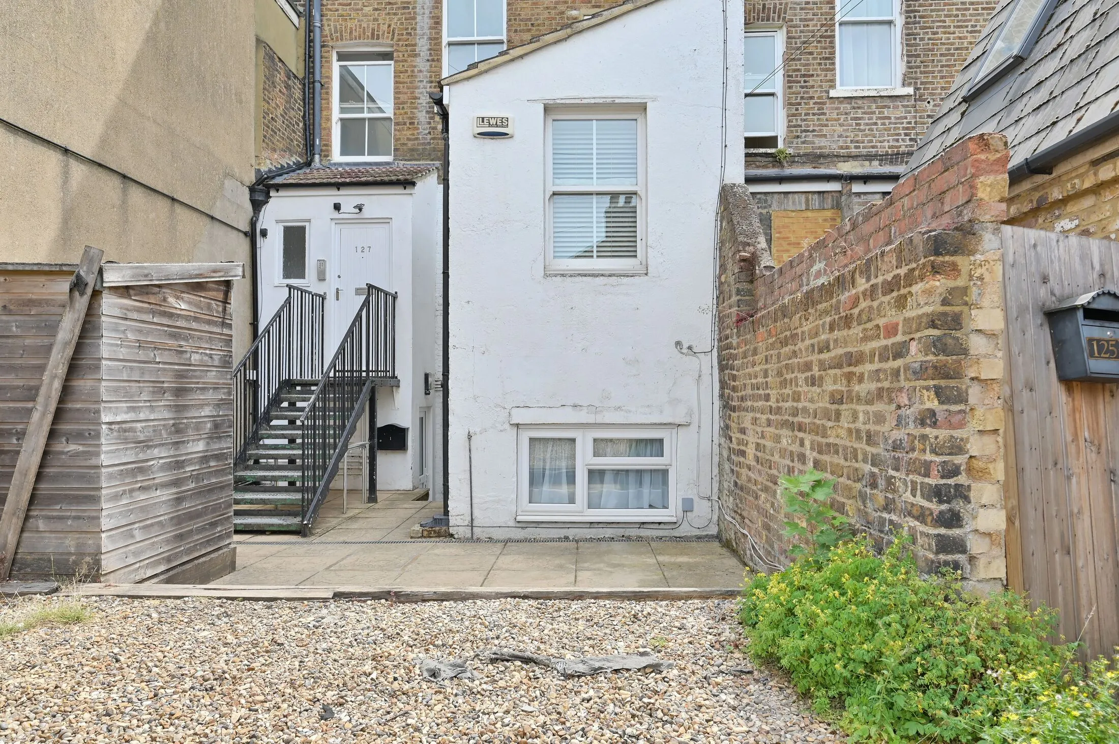 Flat Terrace Gardens in Watford