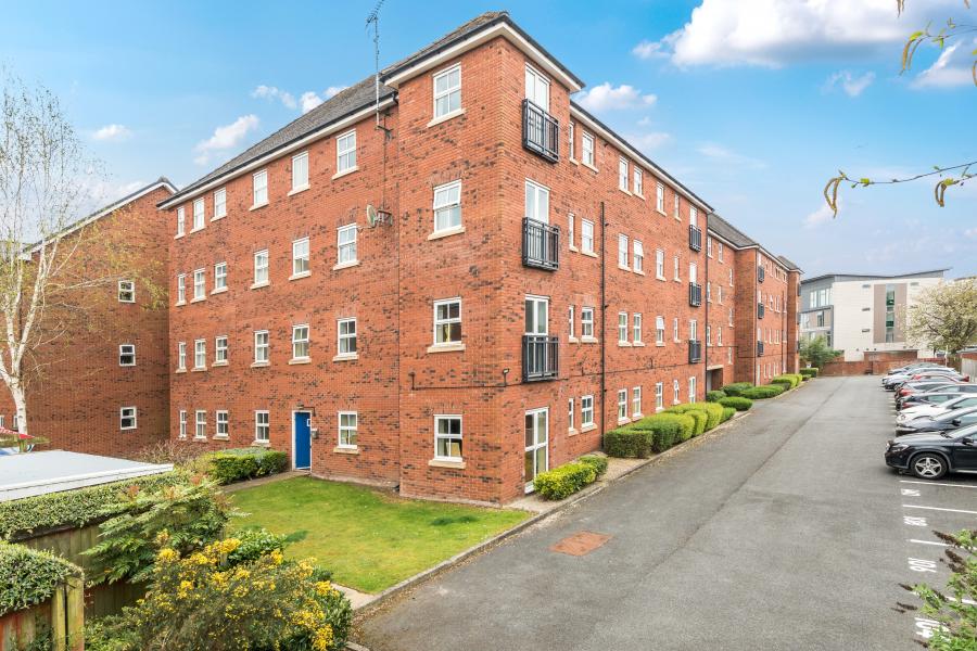 Flat Holywell Drive in Warrington