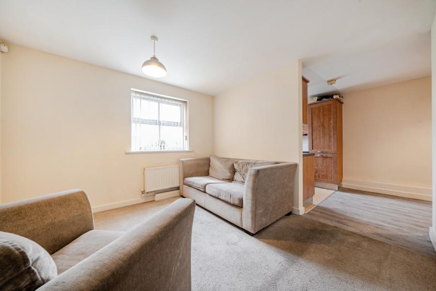 Flat Holywell Drive in Warrington