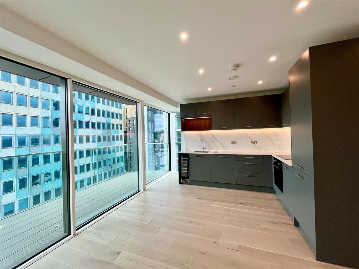 Flat Ancona Road in Greater London