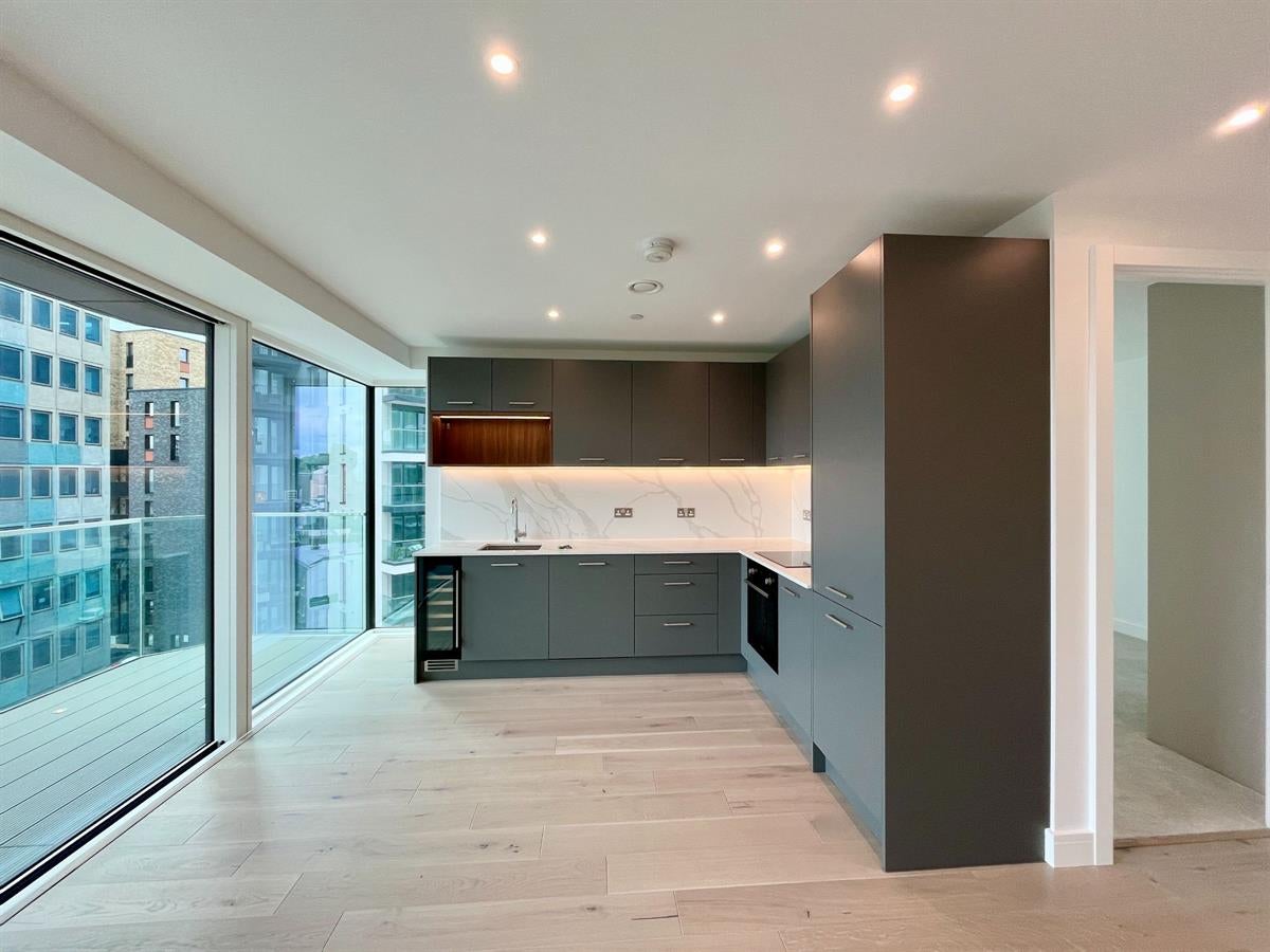 Flat Ancona Road in Greater London
