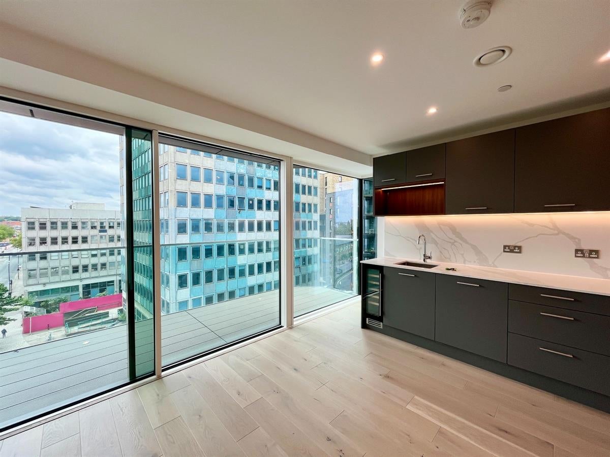 Flat Ancona Road in Greater London