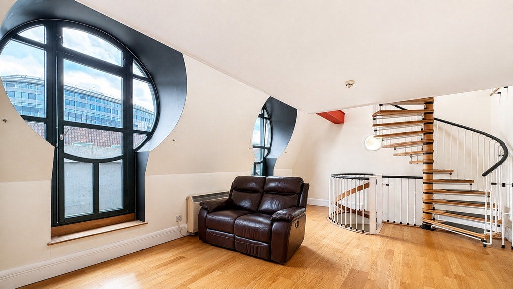 Flat Forum Magnum Square in Greater London