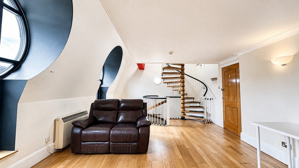 Flat Forum Magnum Square in Greater London