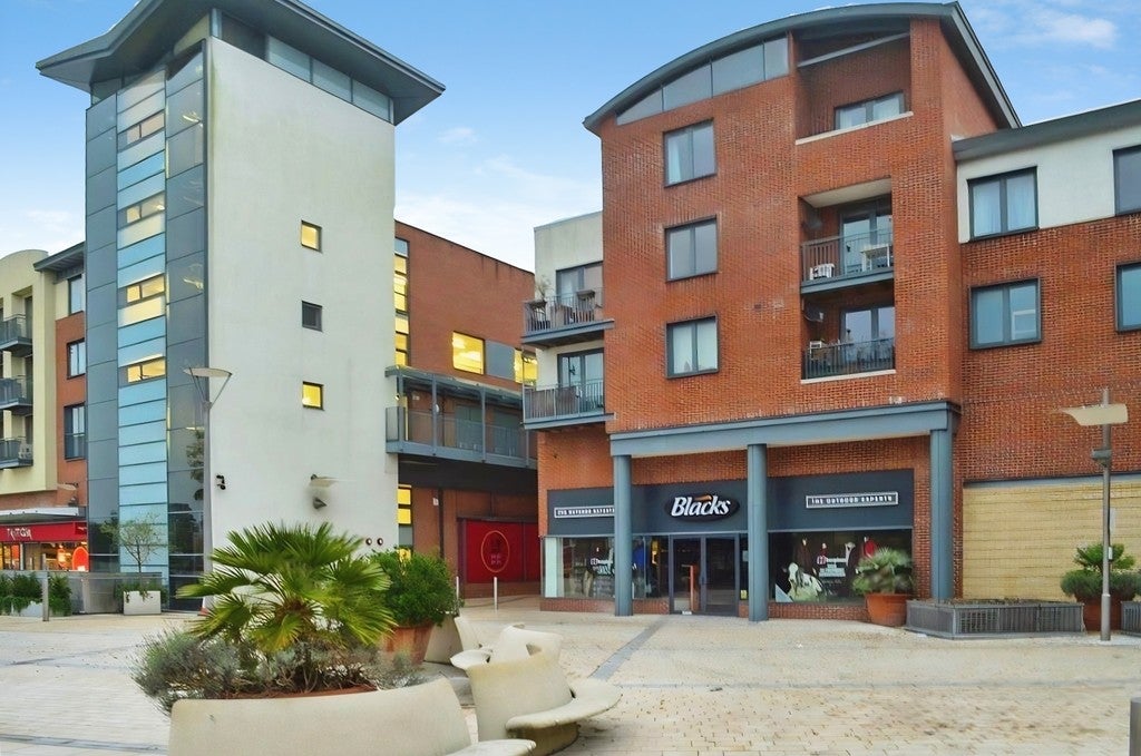 Flat Lower Tanbridge Way in Horsham