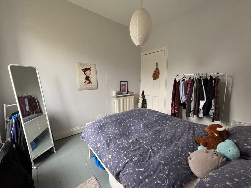 Room Mingarry Street in Glasgow