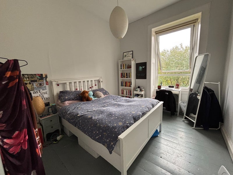 Room Mingarry Street in Glasgow