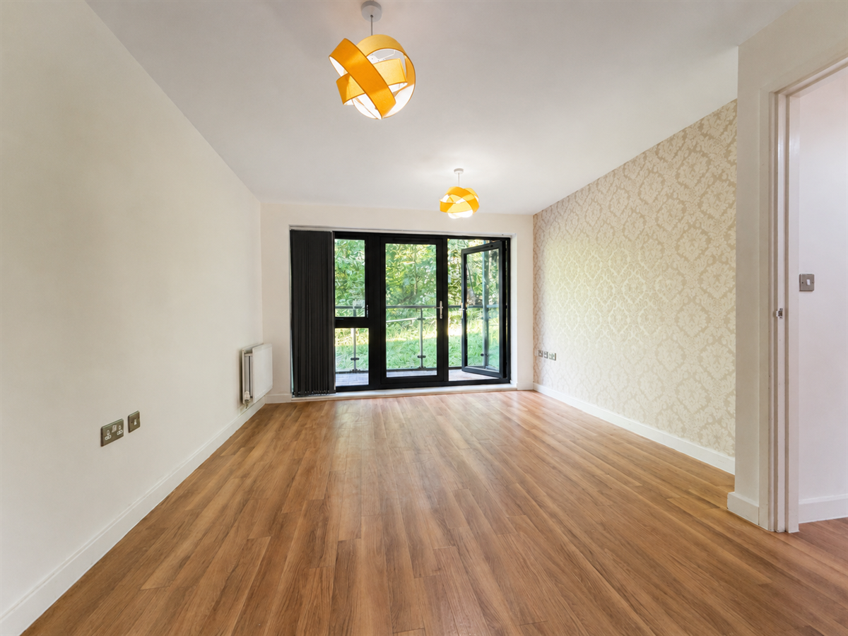 Flat Rollason Way in Brentwood