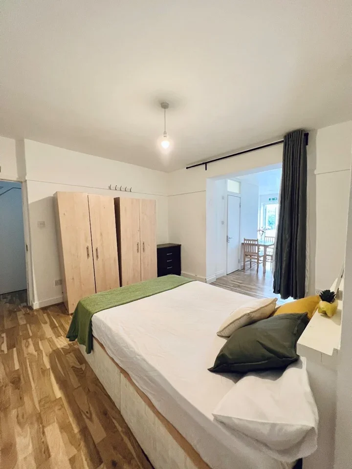 Flat Vivian Avenue in Greater London