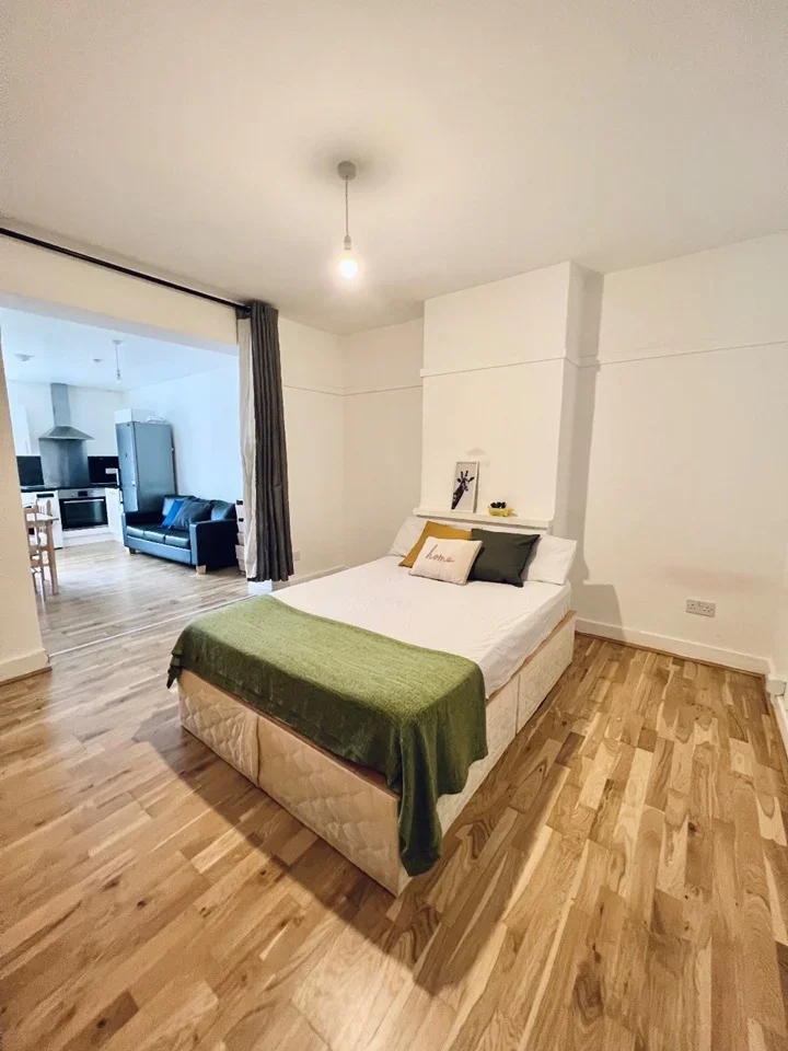 Flat Vivian Avenue in Greater London