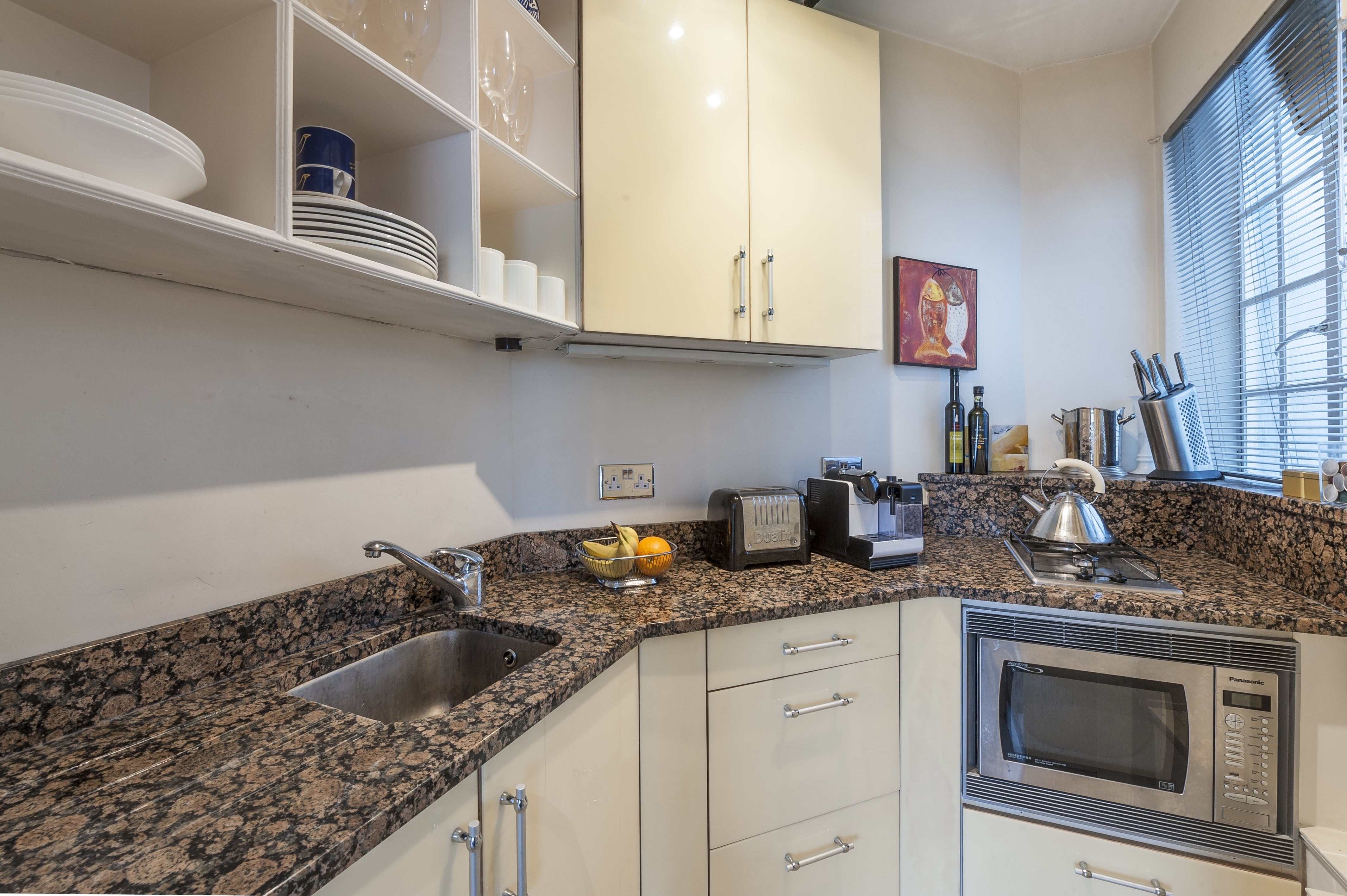 Flat Chelsea Manor Gardens in Greater London