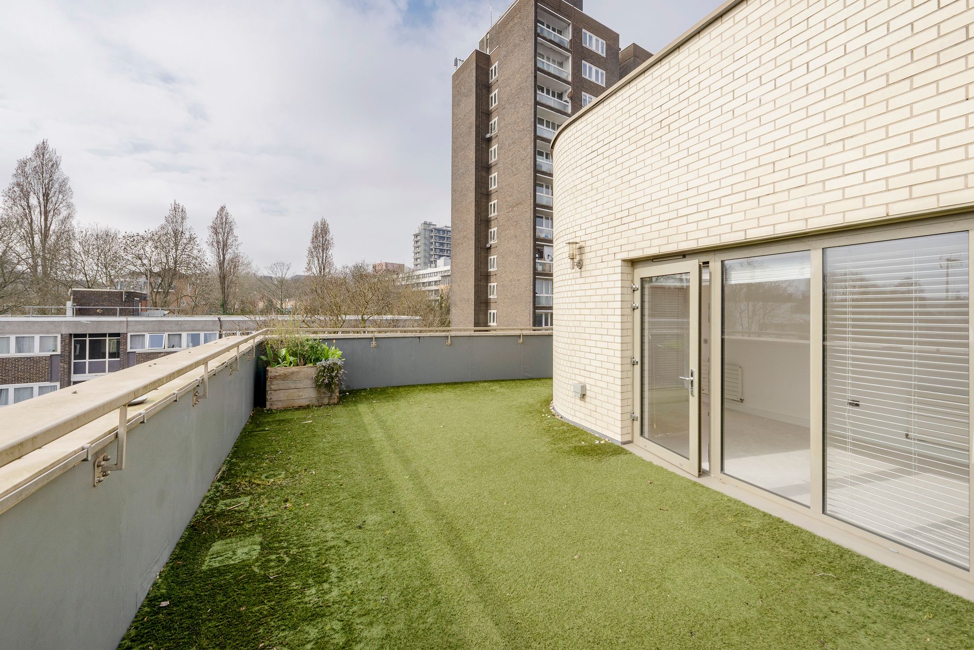 Flat Fellows Road in Greater London