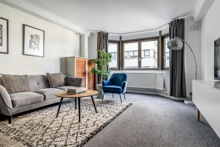 Flat Mansell Street in City of London