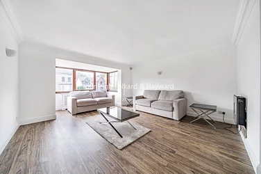 House Bromley Grove in Greater London