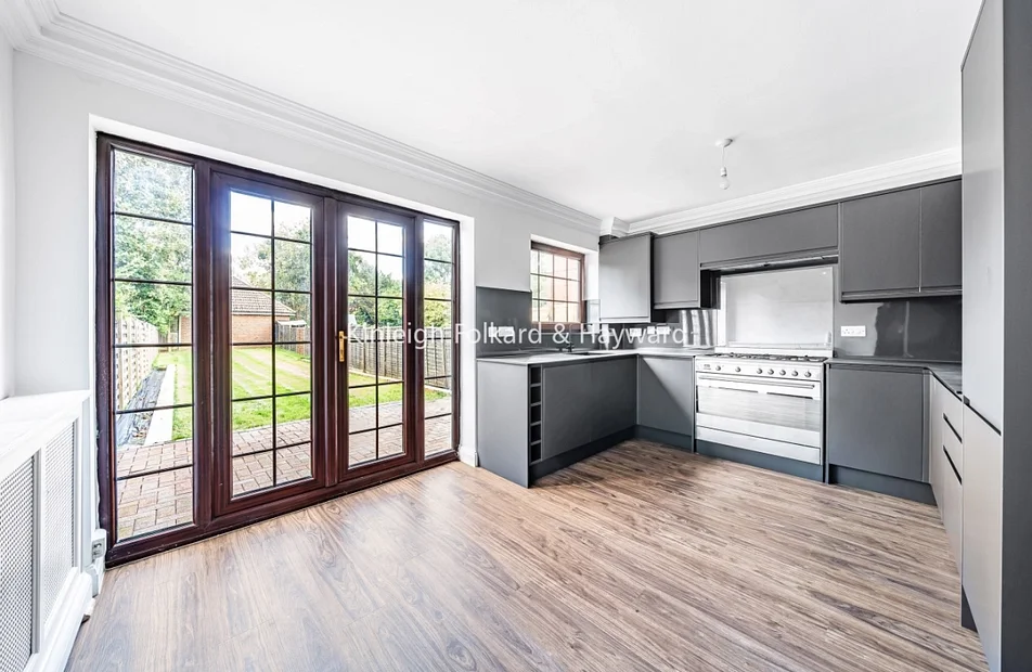 House Bromley Grove in Greater London
