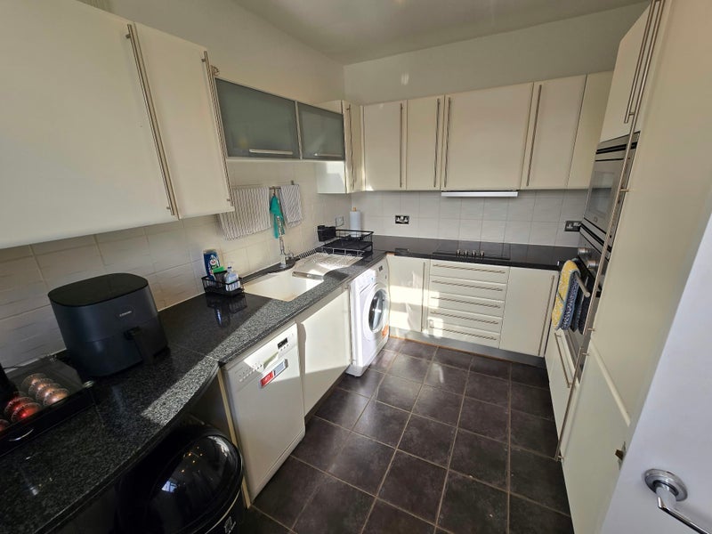 Room Black Path in Greater London