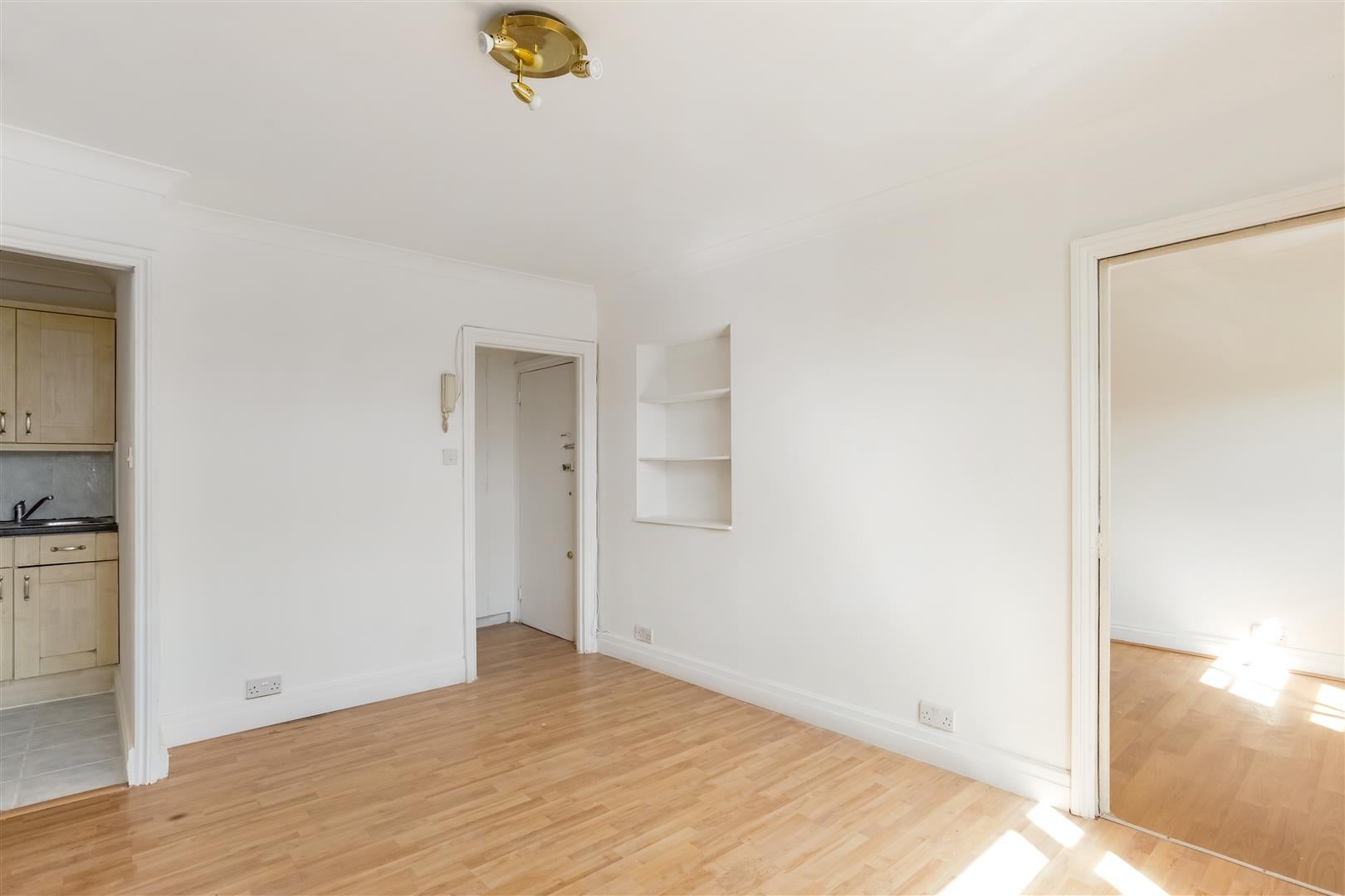 Flat Windsor Road in Greater London