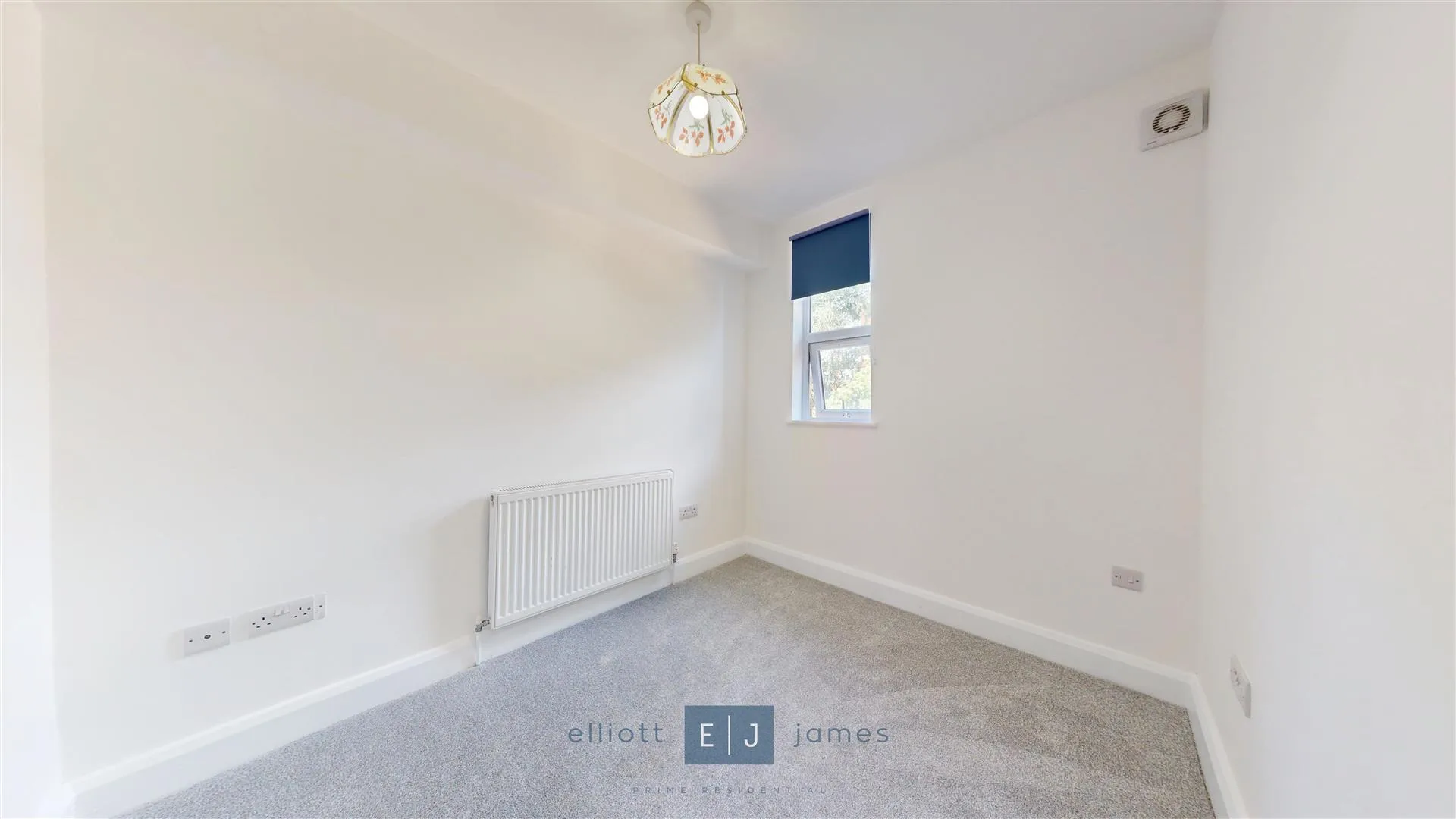 Flat Gordon Road in Greater London