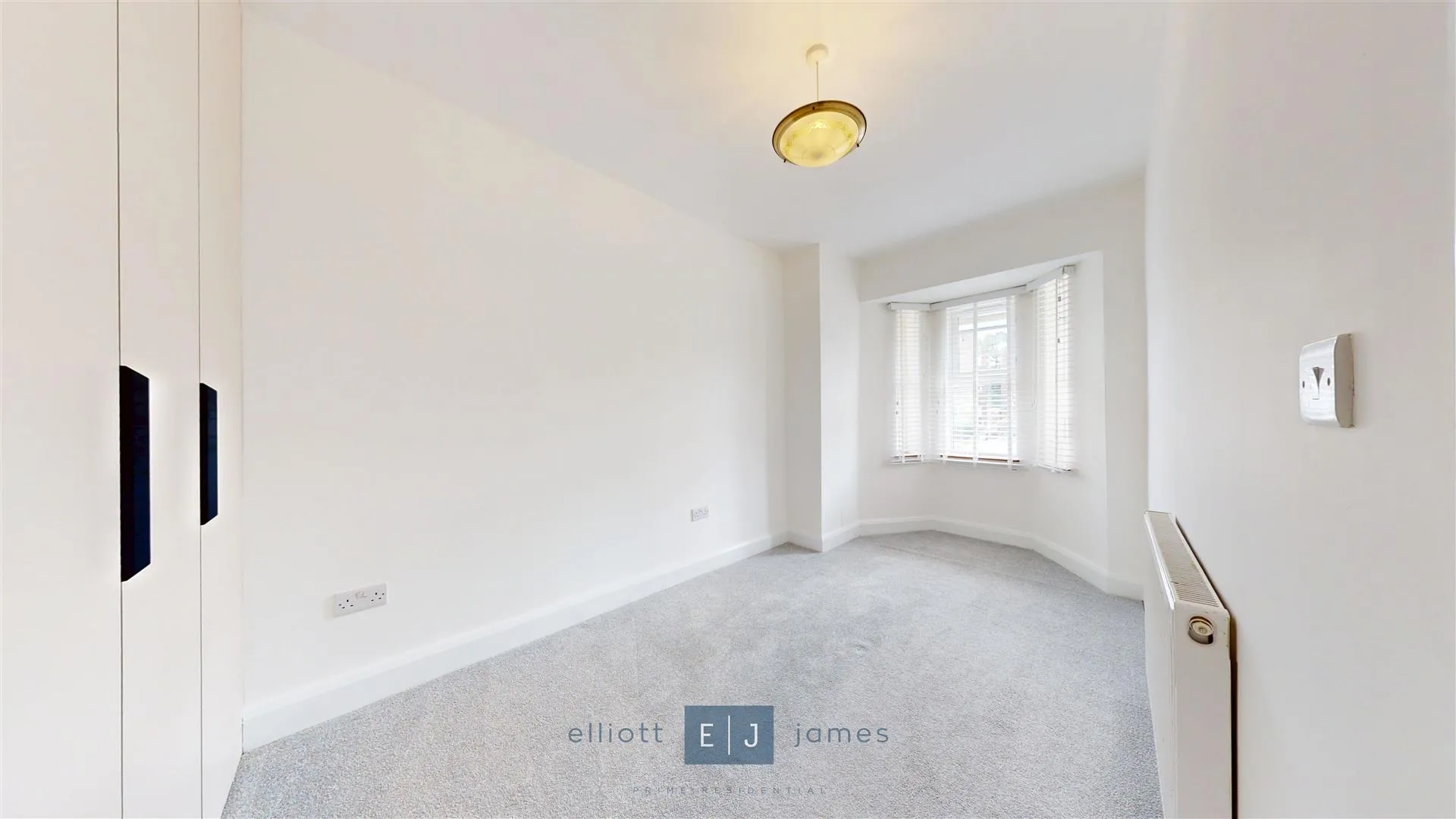 Flat Gordon Road in Greater London