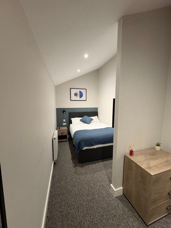 Room Crome Road in Bristol